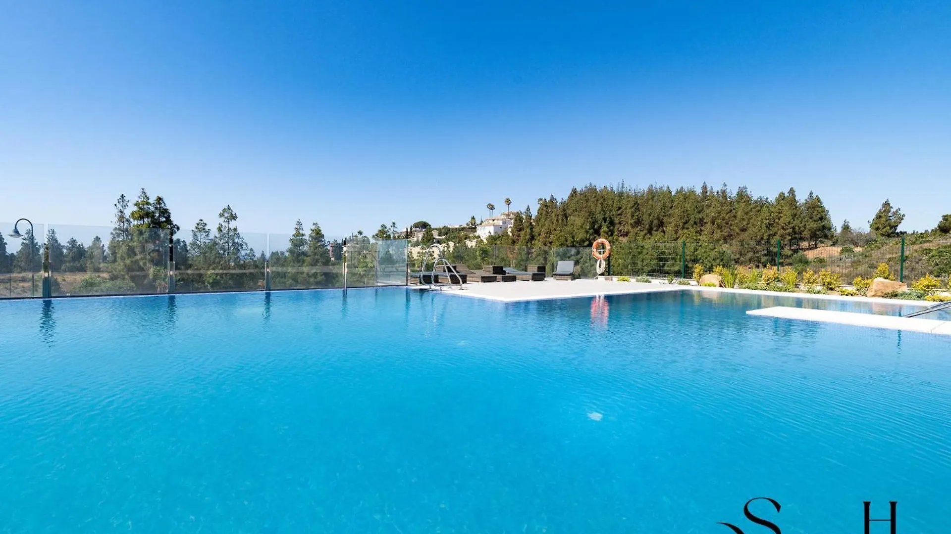 Luxury 2 Bedroom Apartment, Pools, Sauna, Gym & More MIJAS COSTA 0*,  İspanya
