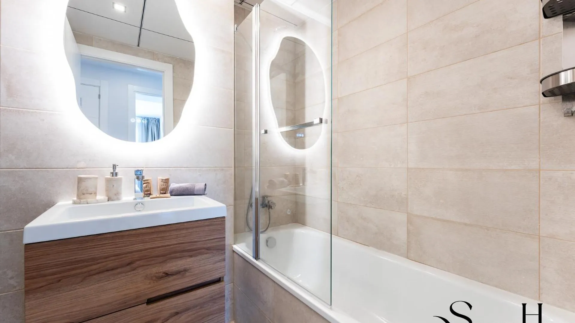 Daire Luxury 2 Bedroom Apartment, Pools, Sauna, Gym & More MIJAS COSTA İspanya