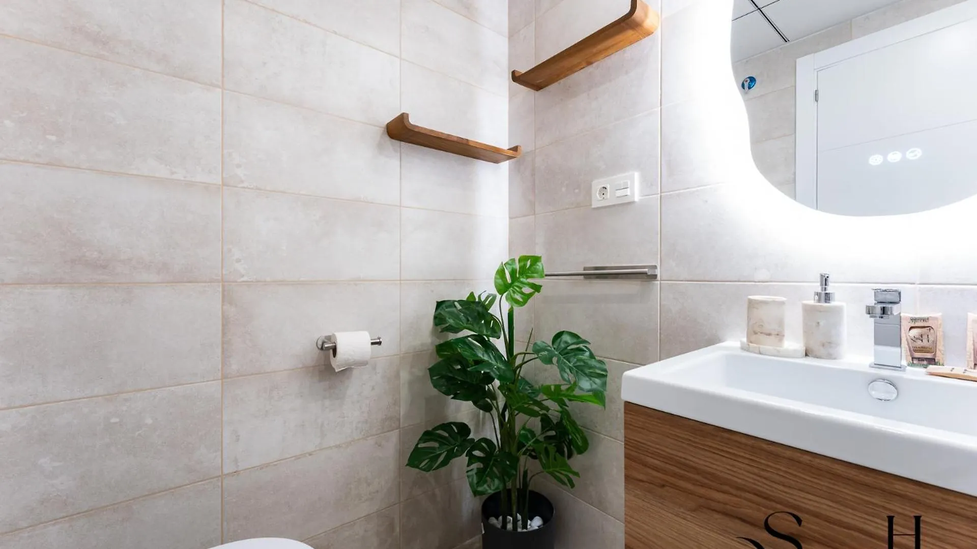 Daire Luxury 2 Bedroom Apartment, Pools, Sauna, Gym & More MIJAS COSTA