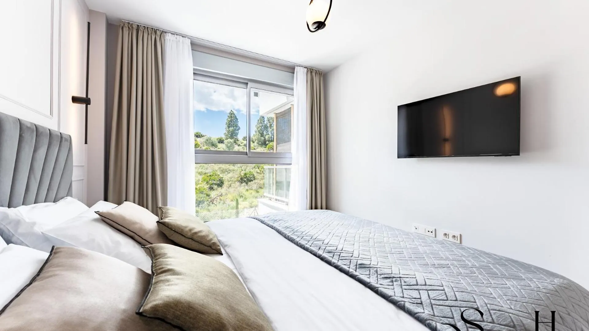 Luxury 2 Bedroom Apartment, Pools, Sauna, Gym & More MIJAS COSTA Daire